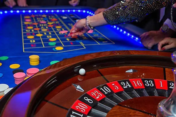 Ilustrasi gameplay sportsbook dan slot online petirslot168 dengan kemudahan akses mobile